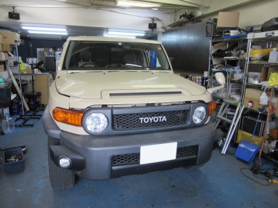 FJクルーザーのフロントガラス交換を行いました|東京都大田区のお客様