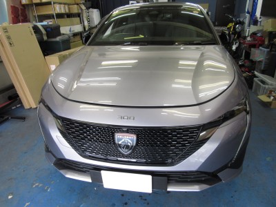 プジョー308 フロントガラス交換|東京都世田谷区のお客様|東京都世田谷区のお客様